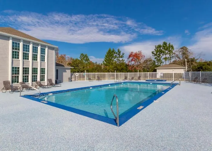 Holiday home Cozy Near Baseball Fields And Zoo- Pool | Tennis Courts | Pickleball *