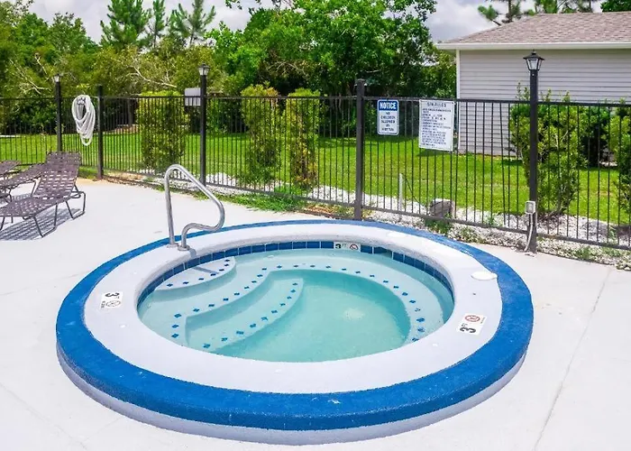 Cozy Near Baseball Fields And Zoo- Pool | Tennis Courts | Pickleball Holiday home *