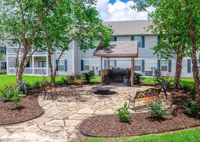 Holiday home Cozy Near Baseball Fields And Zoo- Pool | Tennis Courts | Pickleball