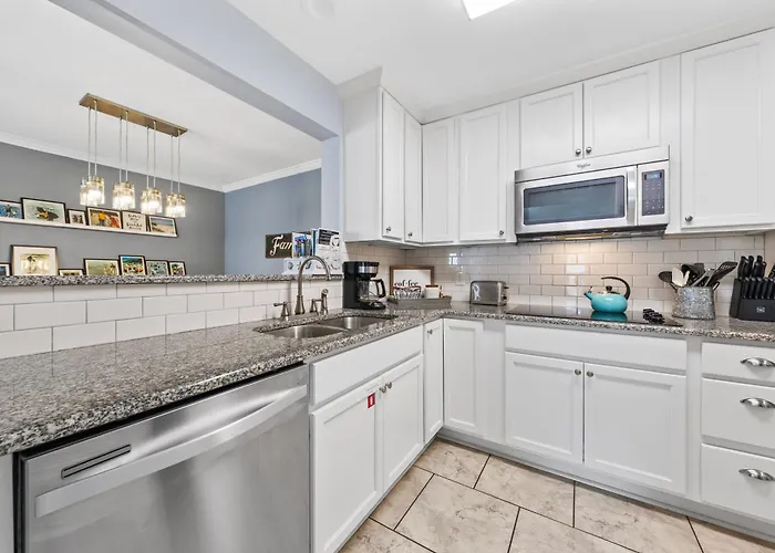 Cozy Near Baseball Fields And Zoo- Pool | Tennis Courts | Pickleball Holiday home *